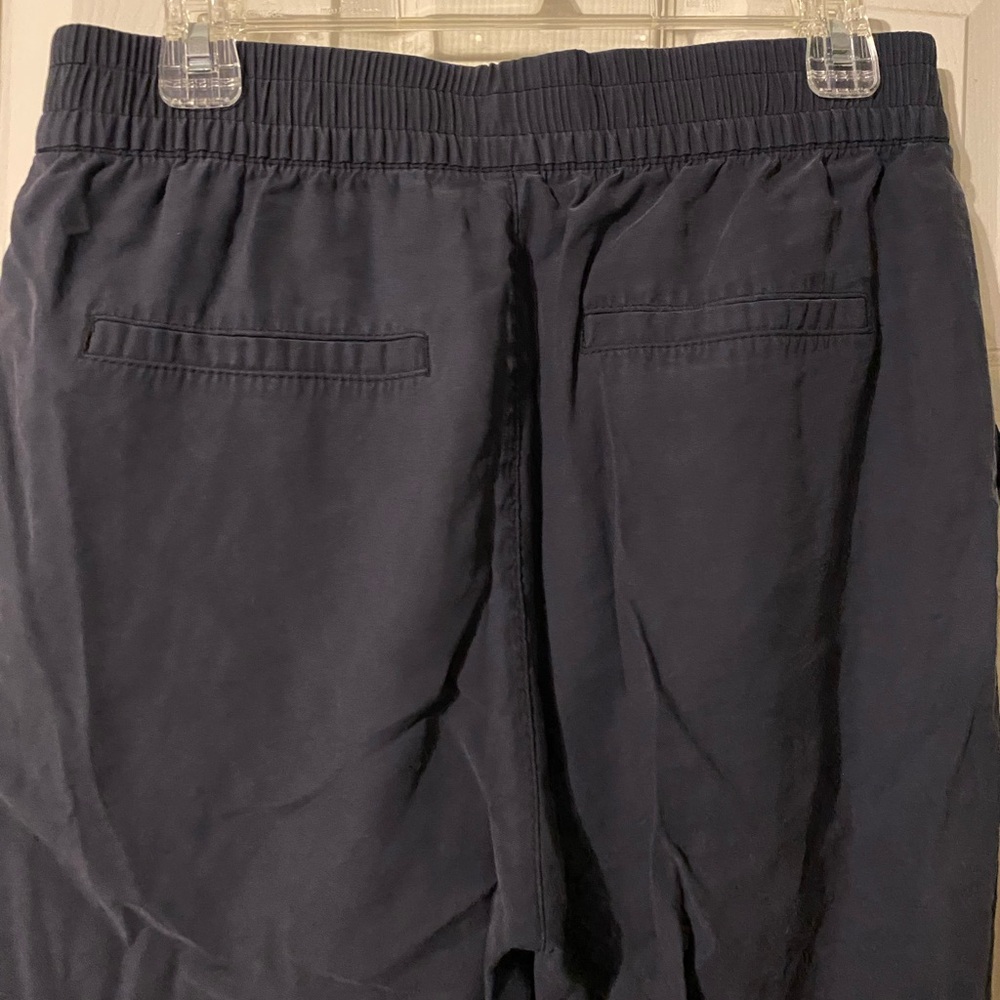 Old Navy size medium navy Jogger Pants with front pockets.  90% rayon 10% poly - Picture 7 of 9